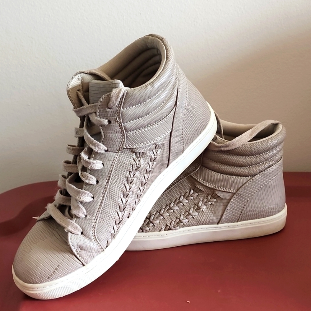 Women's sneakers